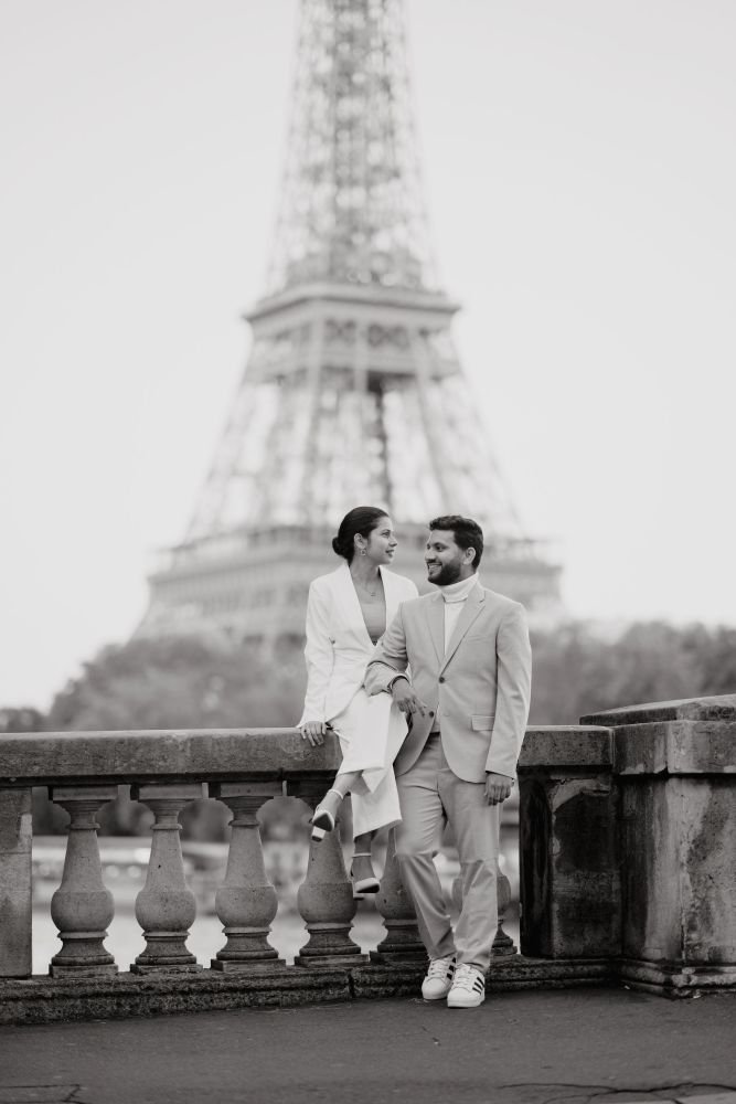 Nireeksha & Vibhu, The Louvre and the Eiffel Tower, Paris, photograph 15
