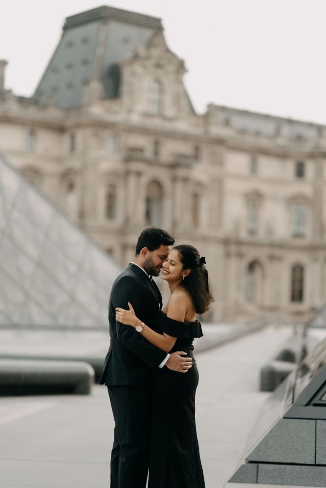 Nireeksha & Vibhu, The Louvre and the Eiffel Tower, Paris, photograph 20